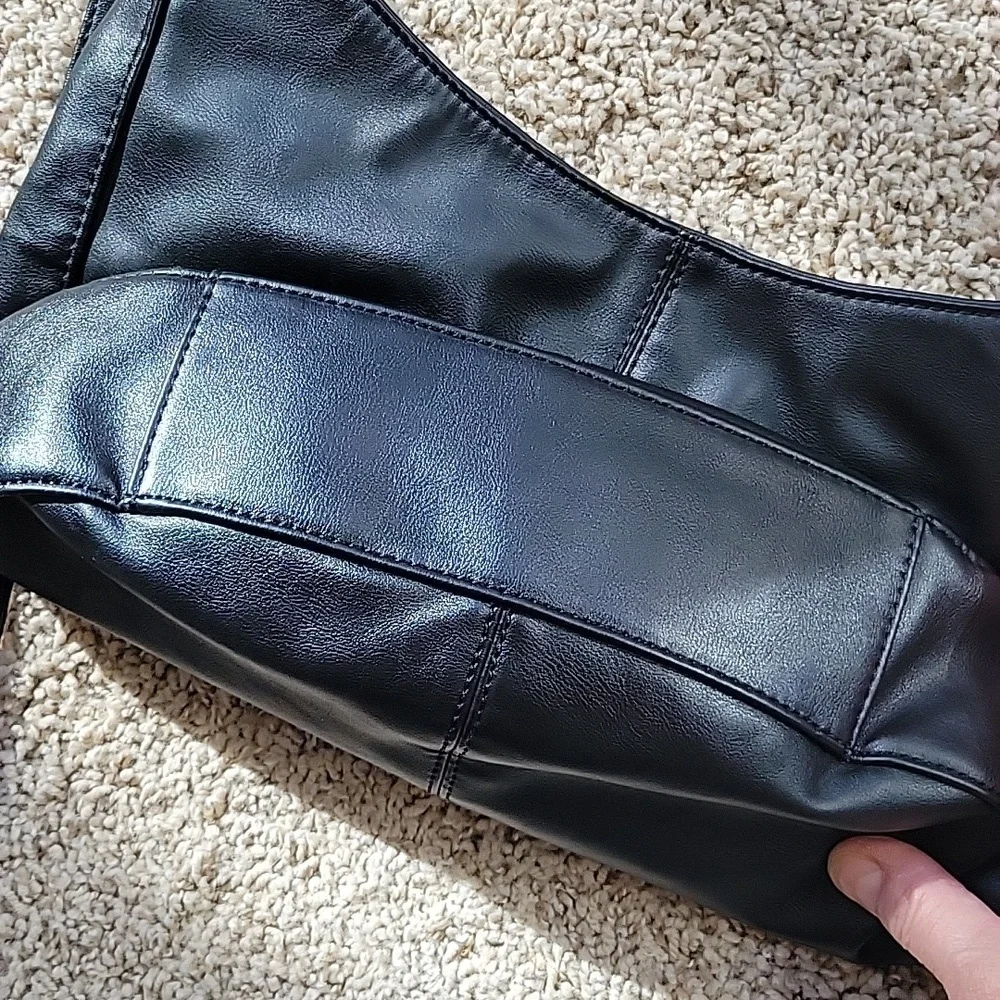 FRYE AND CO. BLACK CROSSBODY PURSE - Picture 6 of 11